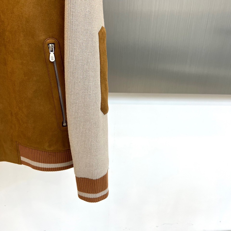 Brunello Cucinelli 2025秋冬新品羽绒服，以深邃藏蓝与柔和浅蓝的拼接设计，诠释低调的