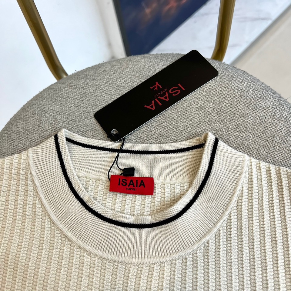 ISAIA-2025秋冬新品男士羊毛🐑针织衫，以创新混纺工艺重塑意式优雅典范。款式采用经典圆领设计，领口
