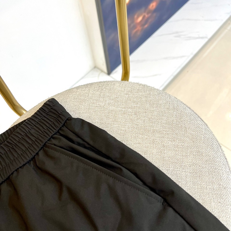 Arcteryx 始祖鸟、御寒利器！ 25S秋冬男士休闲羽绒裤。御寒神裤一条让你感受不到西北风寒冷的轻薄