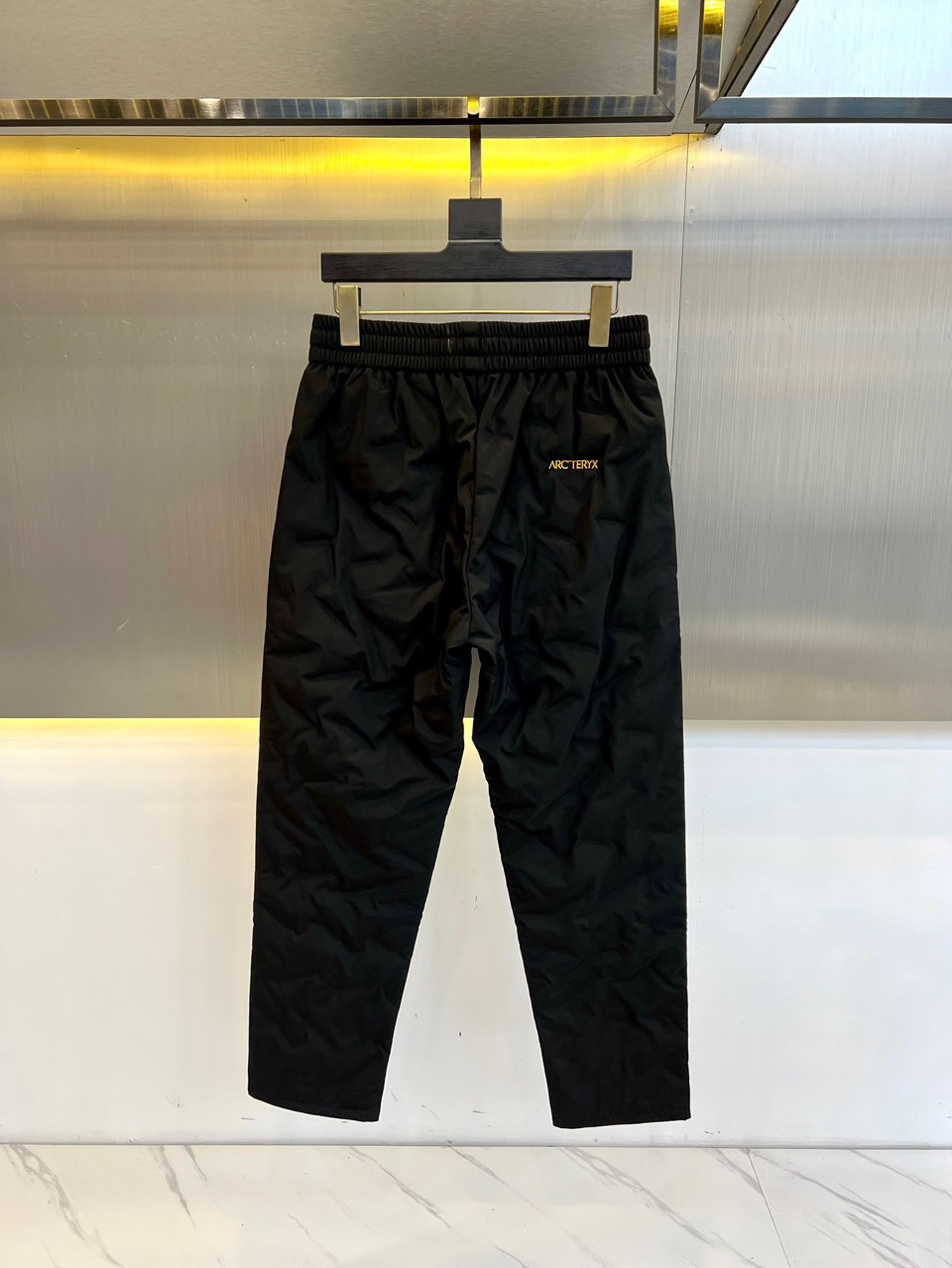 Arcteryx 始祖鸟、御寒利器！ 25S秋冬男士休闲羽绒裤。御寒神裤一条让你感受不到西北风寒冷的轻薄