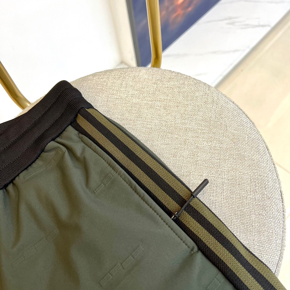 Prad普拉、御寒利器！ 25S秋冬男士休闲羽绒裤。御寒神裤一条让你感受不到西北风寒冷的轻薄款羽绒裤，真