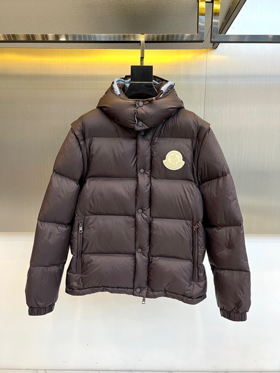 Mon蒙口（白鹅绒）、2025秋冬新品创新推出可变形羽绒外套（可拆卸马甲），以前瞻性设计实现