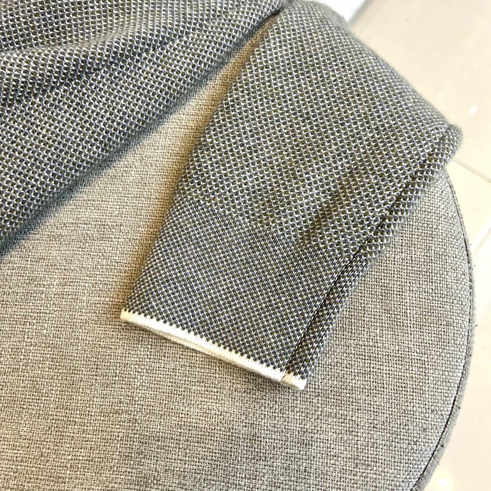 Loro Piana诺悠翩雅、2025秋冬新品臻柔羊绒针织衫。采用珍稀羊绒与精纺羊毛的黄金配比织就，羊绒