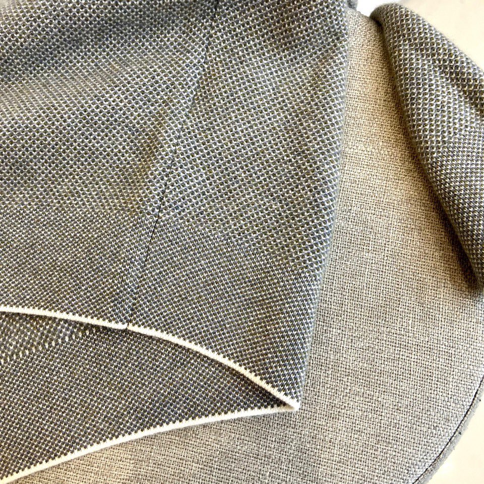 Loro Piana诺悠翩雅、2025秋冬新品臻柔羊绒针织衫。采用珍稀羊绒与精纺羊毛的黄金配比织就，羊绒