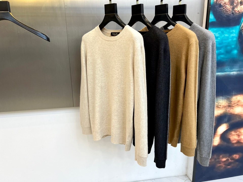 Loro Piana诺悠翩雅、2025秋冬新品圆领羊绒衫针织衫，以100%珍稀山羊绒材质诠释极致奢华。款