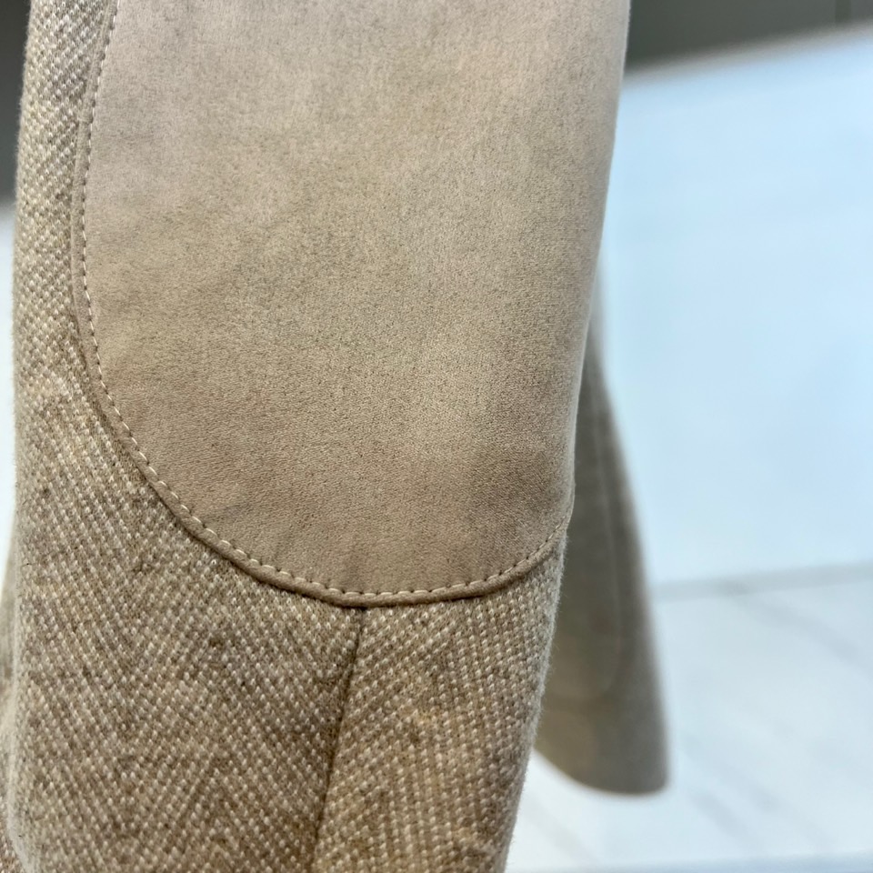 Zegna杰尼亚、2025秋冬新品匠心羊毛西服西装外套。单排两粒扣设计搭配利落平驳领，左胸装饰纽扣与侧身