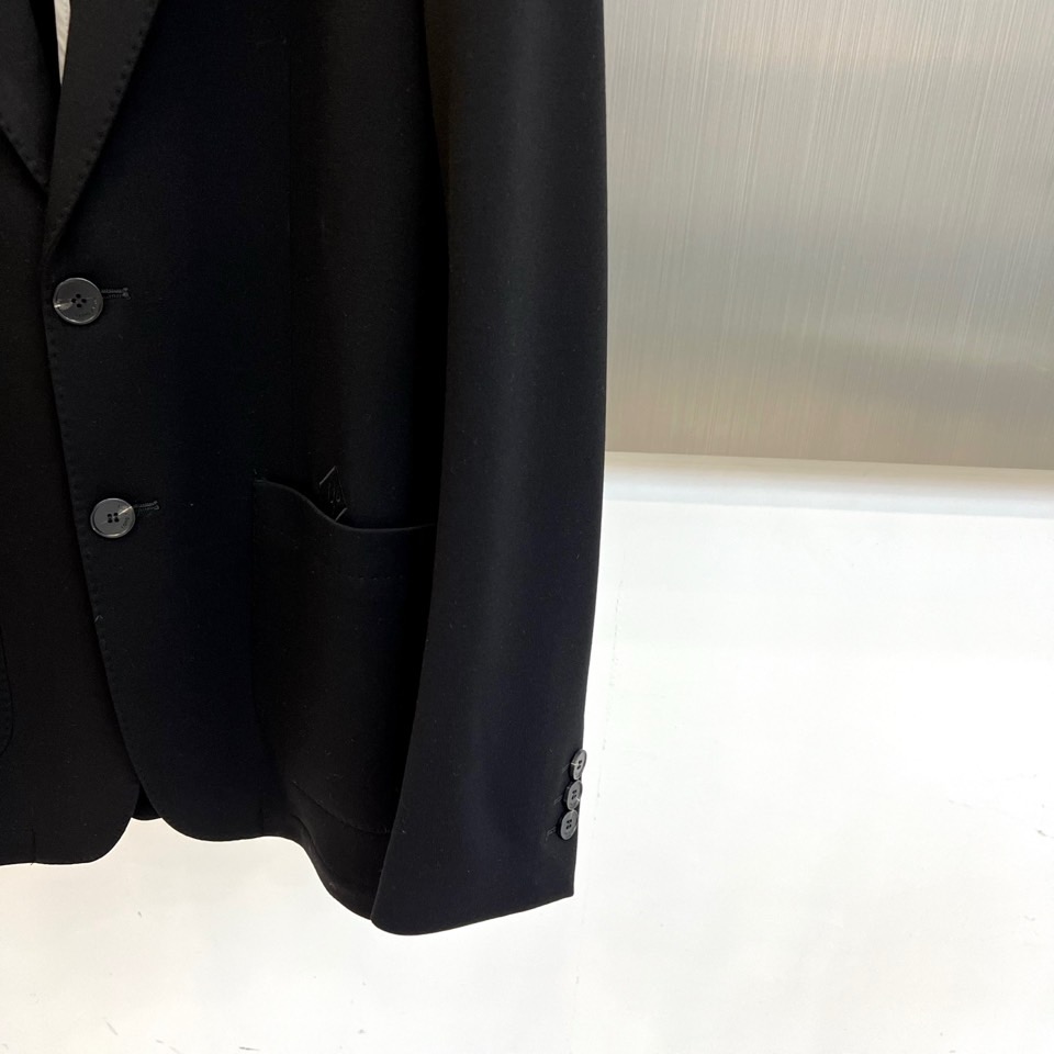 lP🆕-25FW秋冬新品羊毛西服。22.5%羊毛15%尼龙，38%丙烯酸纤维 24.5%聚酯纤维，触感细