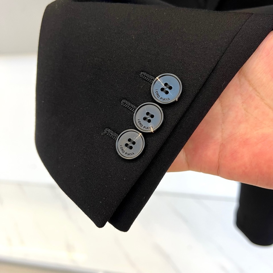 lP🆕-25FW秋冬新品羊毛西服。22.5%羊毛15%尼龙，38%丙烯酸纤维 24.5%聚酯纤维，触感细