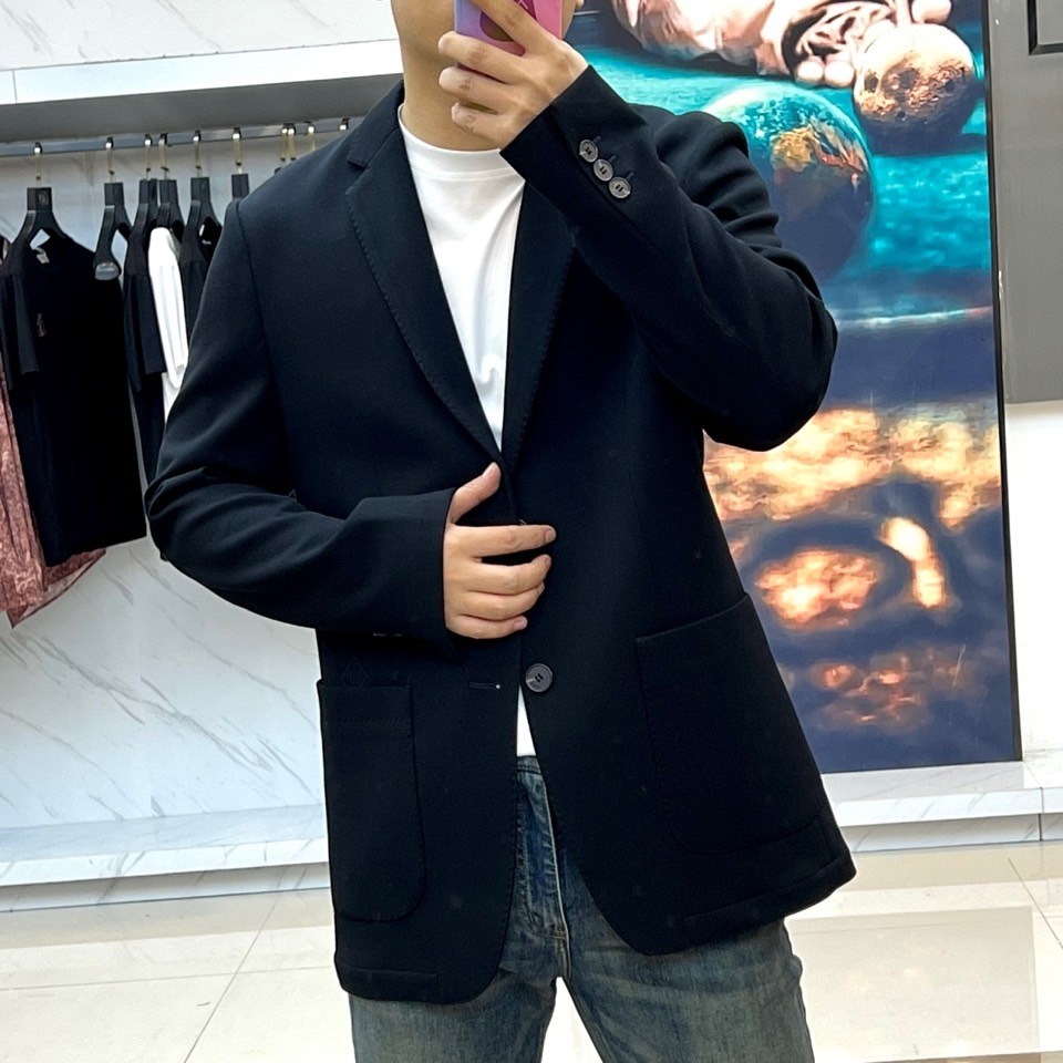 lP🆕-25FW秋冬新品羊毛西服。22.5%羊毛15%尼龙，38%丙烯酸纤维 24.5%聚酯纤维，触感细