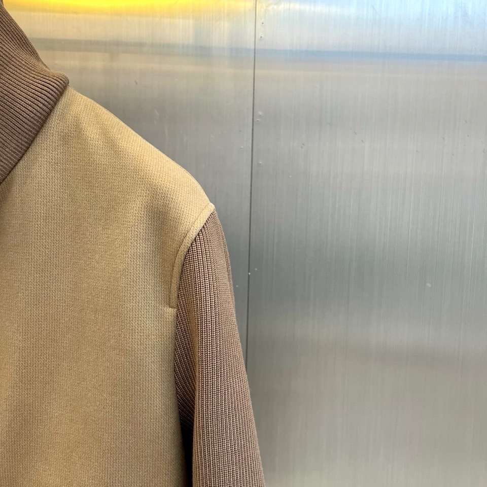 Loro Piana诺悠翩雅、2025秋冬男士夹克，以经典驼棕双色演绎低调的意式奢华。款式采用简约利落的