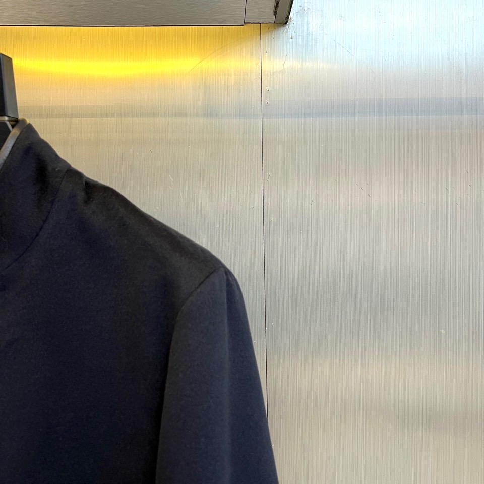 Loro Piana诺悠翩雅、2025秋冬新品男士羊毛西服，以隽永橄榄绿诠释经典衣橱的当代风范。40%羊