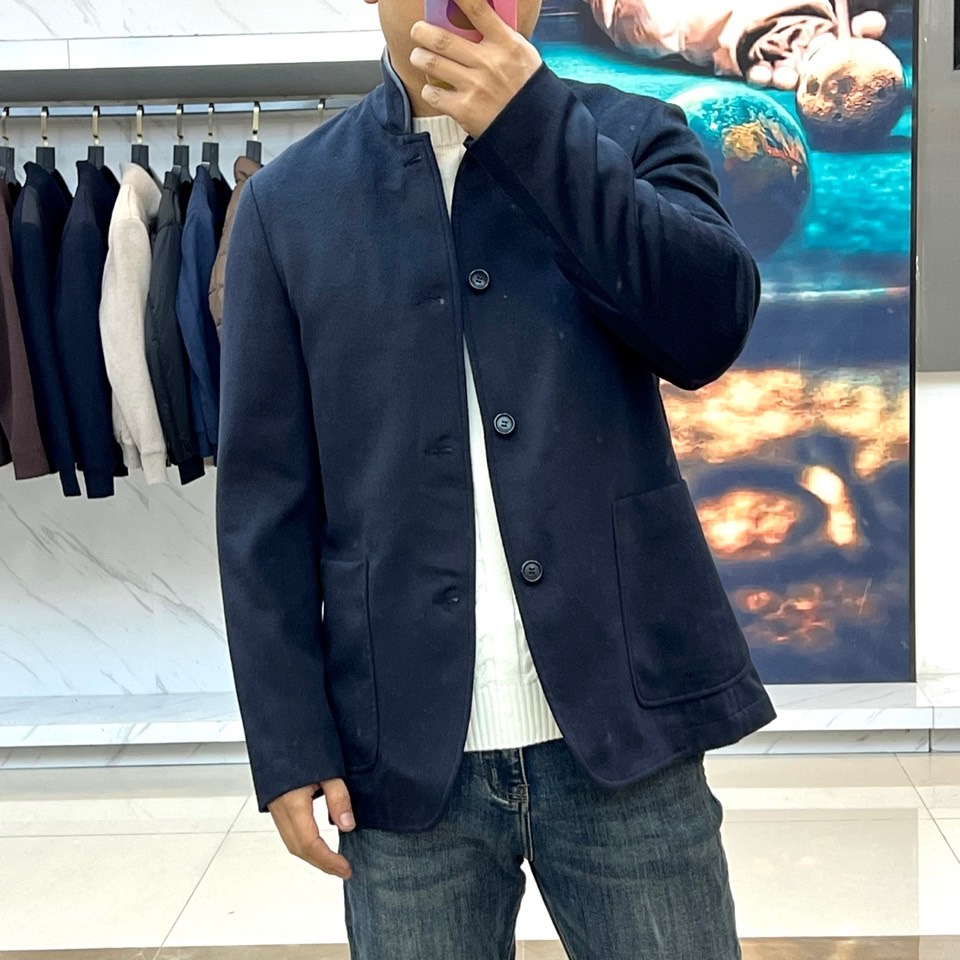 Loro Piana诺悠翩雅、2025秋冬新品男士羊毛西服，以隽永橄榄绿诠释经典衣橱的当代风范。40%羊