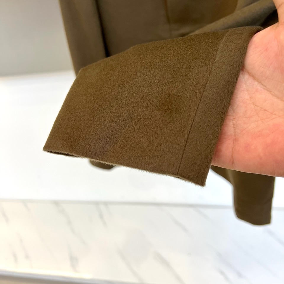 Loro Piana诺悠翩雅、2025秋冬新品男士羊毛西服，以隽永橄榄绿诠释经典衣橱的当代风范。40%羊