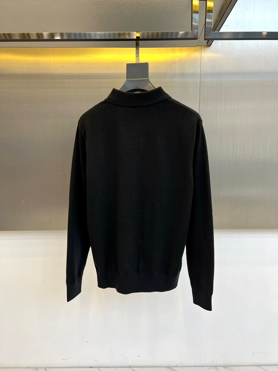 Brunello Cucinelli 2025秋冬新品长袖Polo衫，诠释静谧的顶级奢华。款式采用经典翻