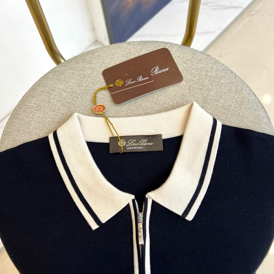 Loro Piana诺悠翩雅、2025秋冬新品休闲羊毛🐑针织衫。采用37.0%粘胶纤维、29.7%聚酯纤