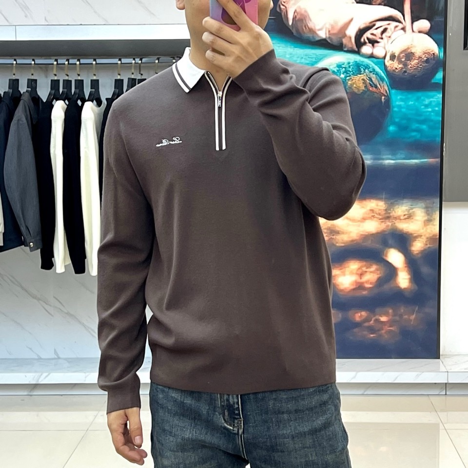 Loro Piana诺悠翩雅、2025秋冬新品休闲羊毛🐑针织衫。采用37.0%粘胶纤维、29.7%聚酯纤