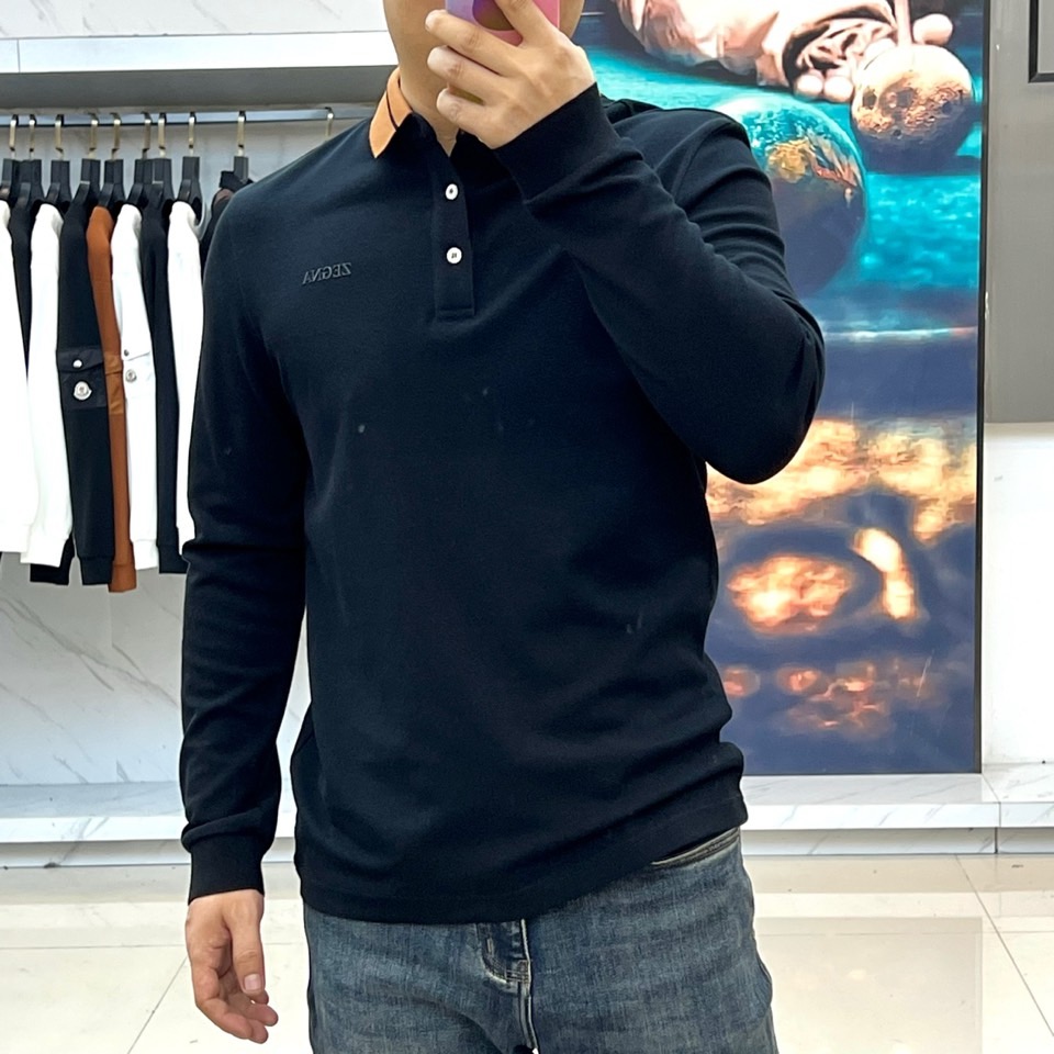 杰尼亚、2025秋冬新品男士长袖Polo衫，经典翻领设计巧妙融入棕色拼接细节，领缘点缀黑色细条纹提升精致