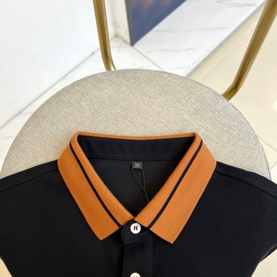 杰尼亚、2025秋冬新品男士长袖Polo衫，经典翻领设计巧妙融入棕色拼接细节，领缘点缀黑色细条纹提升精致