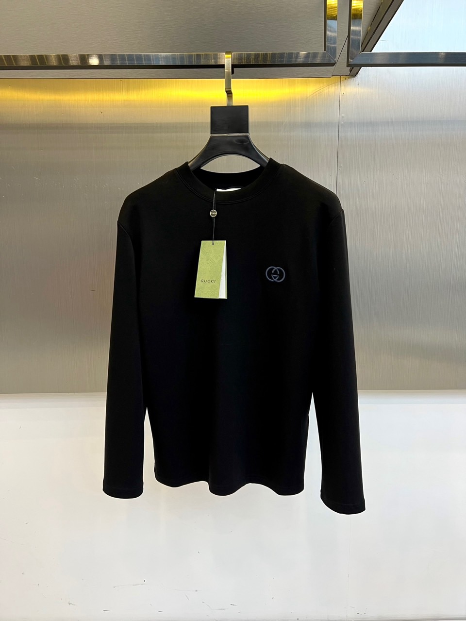 Gucc古驰、25s秋冬最新款圆领打底套头卫衣打底，面料采用双面高支兰精莫代尔空气层，入手便知非常柔软，