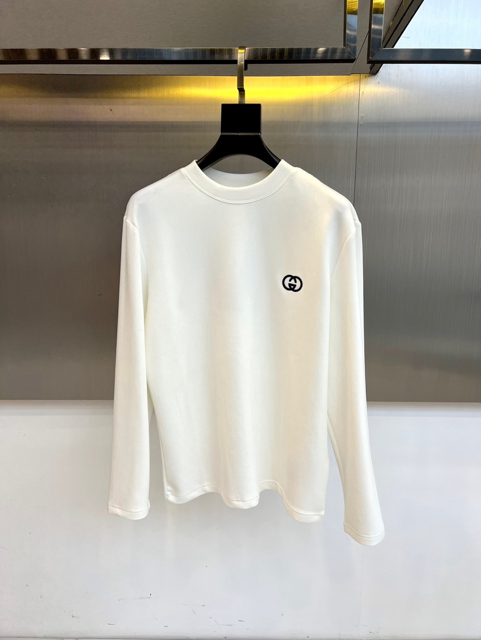 Gucc古驰、25s秋冬最新款圆领打底套头卫衣打底，面料采用双面高支兰精莫代尔空气层，入手便知非常柔软，