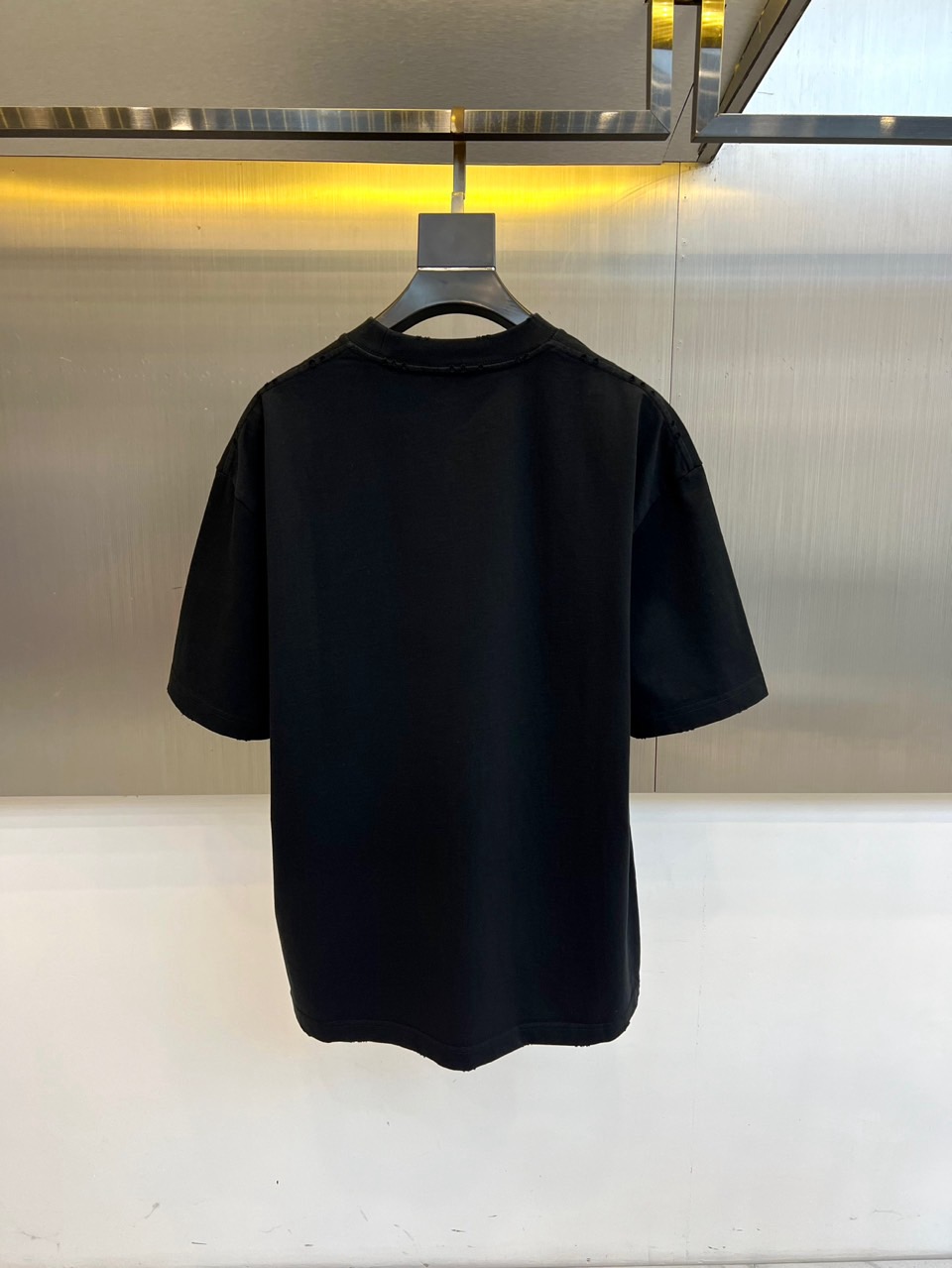 Acne Studios-2025秋冬新品纯棉T恤，以极简设计诠释北欧现代美学。款式采用经典圆领短袖廓形