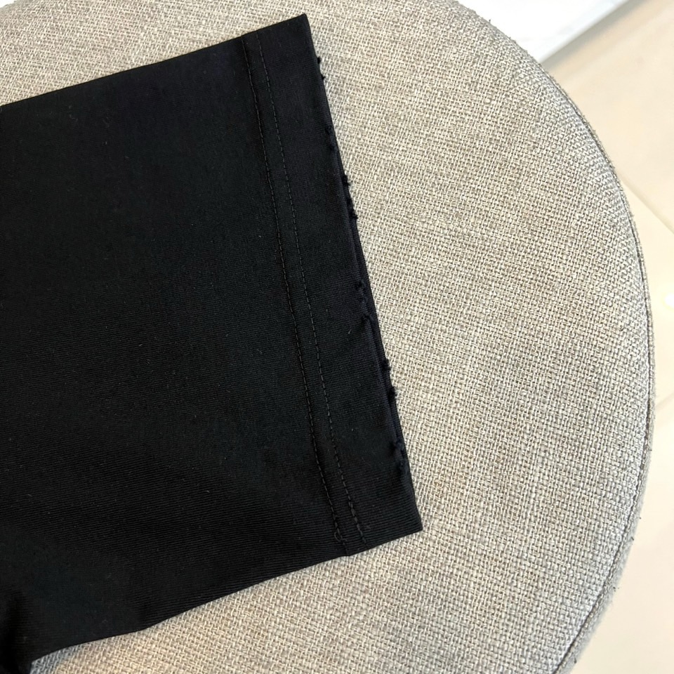 Acne Studios-2025秋冬新品纯棉T恤，以极简设计诠释北欧现代美学。款式采用经典圆领短袖廓形