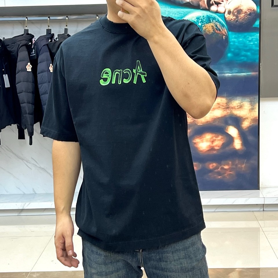 Acne Studios-2025秋冬新品纯棉T恤，以极简设计诠释北欧现代美学。款式采用经典圆领短袖廓形