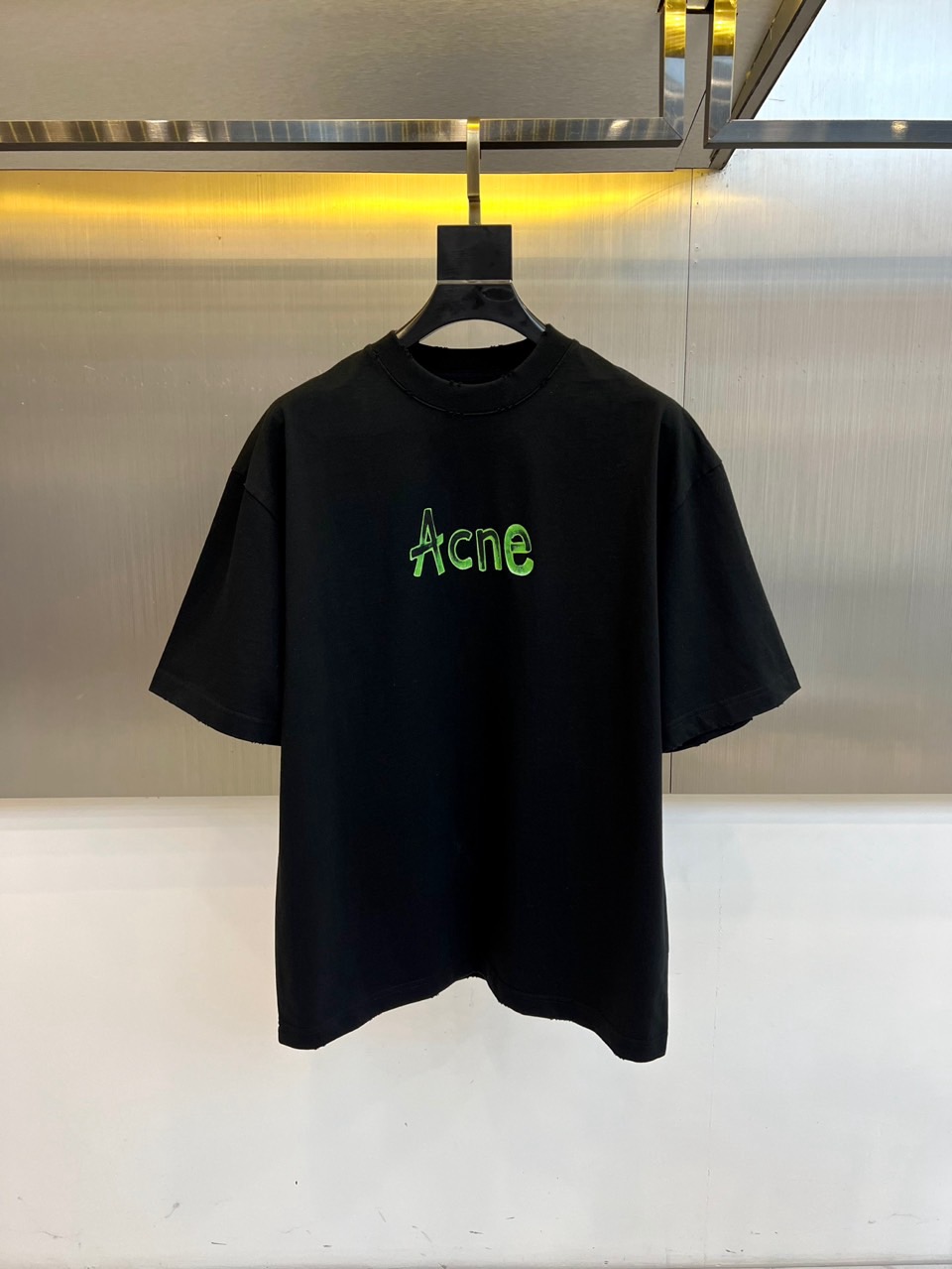 Acne Studios-2025秋冬新品纯棉T恤，以极简设计诠释北欧现代美学。款式采用经典圆领短袖廓形