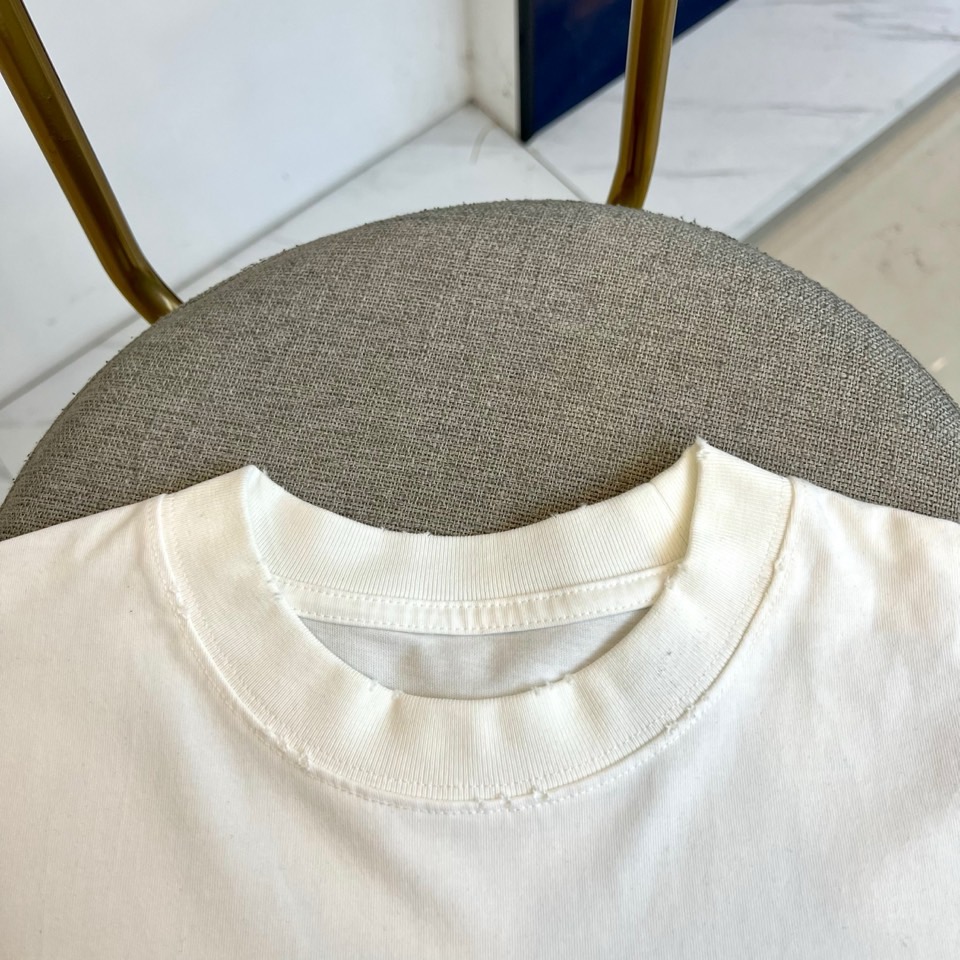 Acne Studios-2025秋冬新品纯棉T恤，以极简设计诠释北欧现代美学。款式采用经典圆领短袖廓形