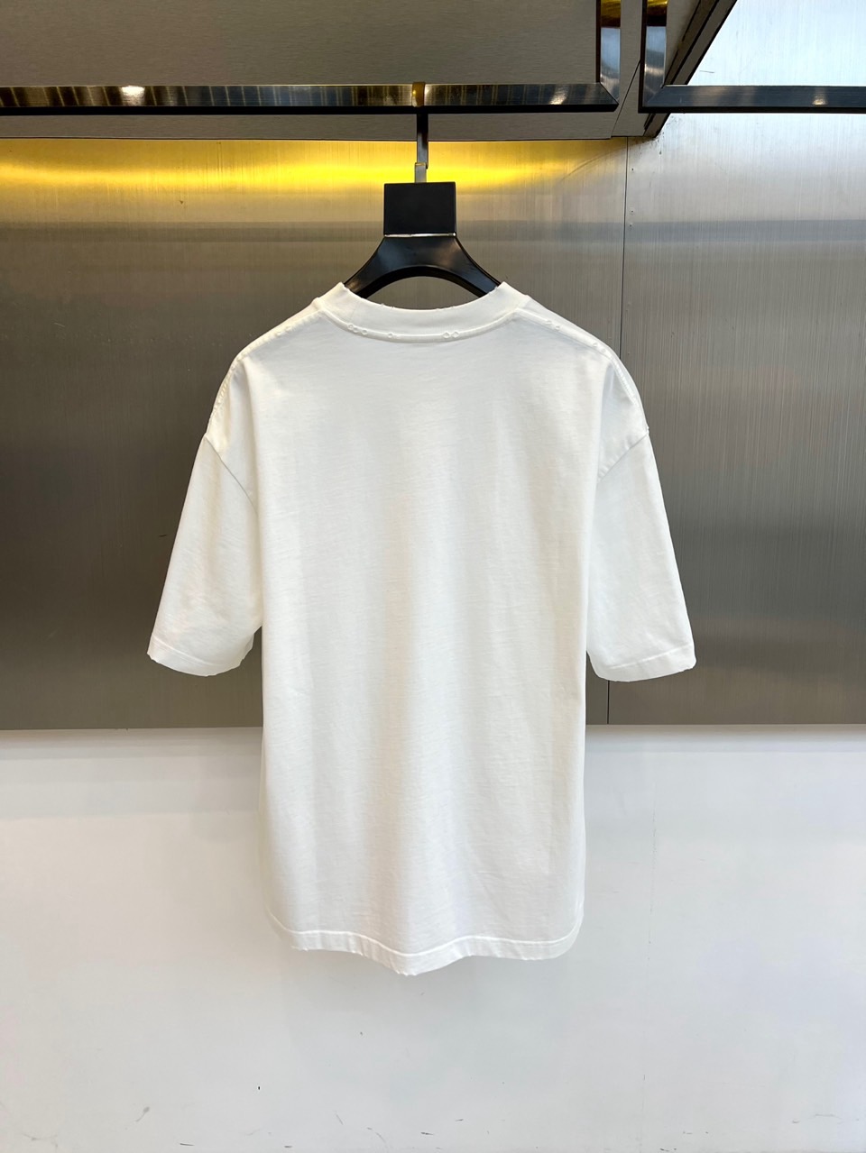 Acne Studios-2025秋冬新品纯棉T恤，以极简设计诠释北欧现代美学。款式采用经典圆领短袖廓形