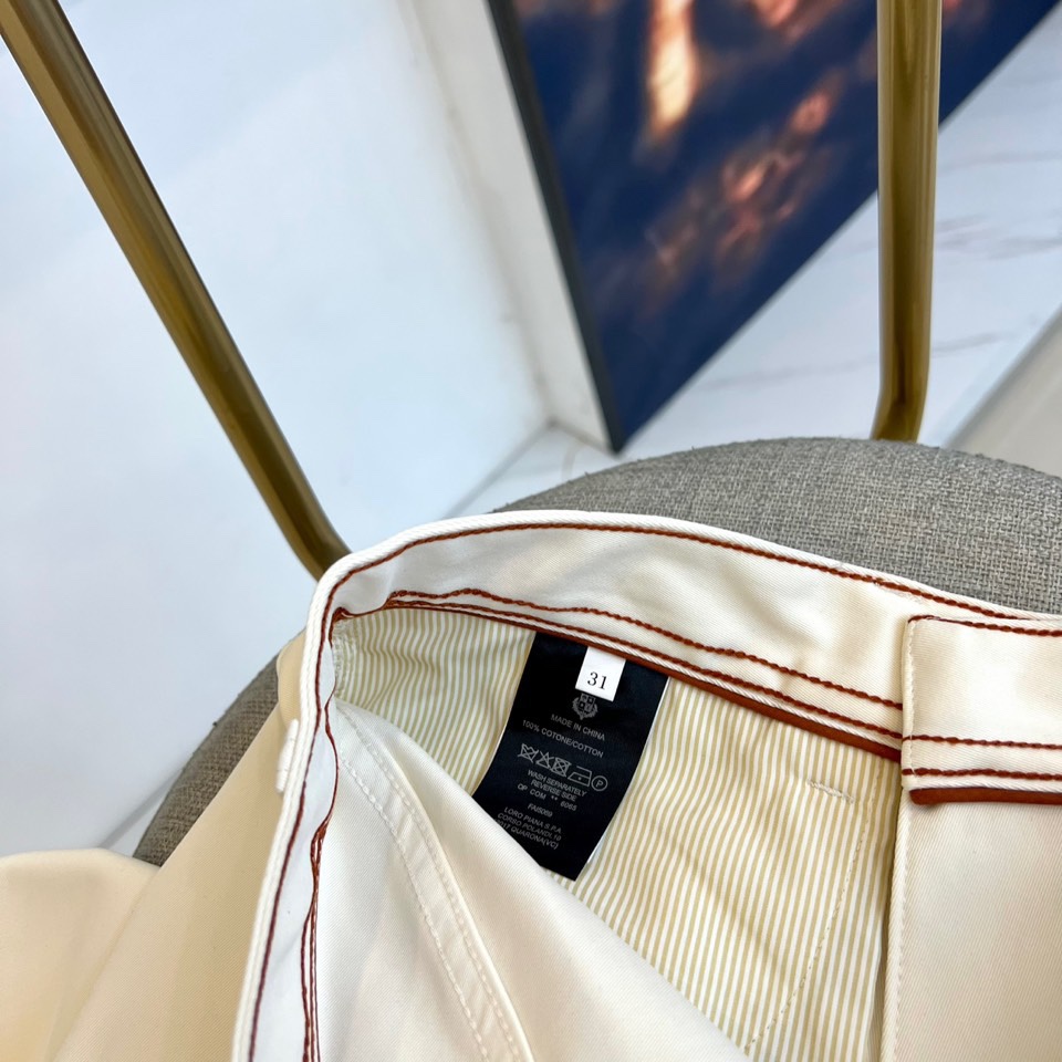 Loro Piana诺悠翩雅、2025秋冬新品男士长裤，以意大利顶级面料工艺重新定义奢华日常着装。本系列