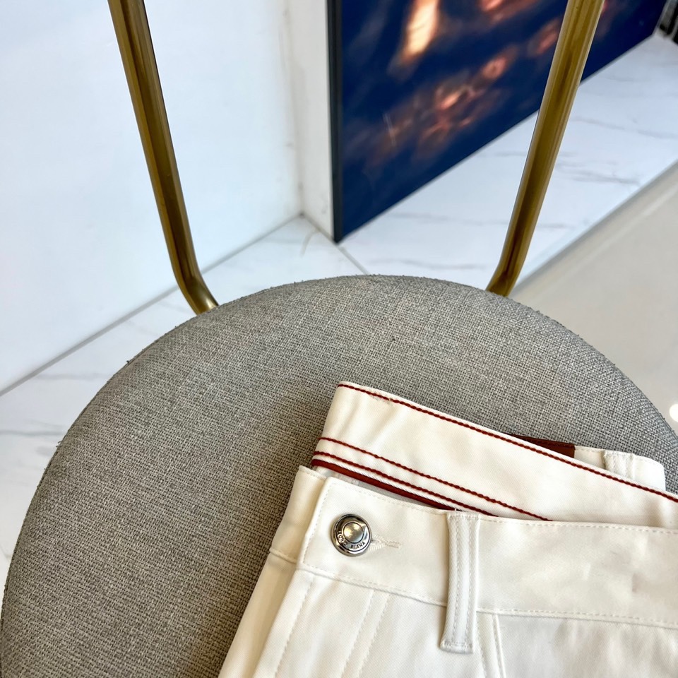 Loro Piana诺悠翩雅、2025秋冬新品男士长裤，以意大利顶级面料工艺重新定义奢华日常着装。本系列