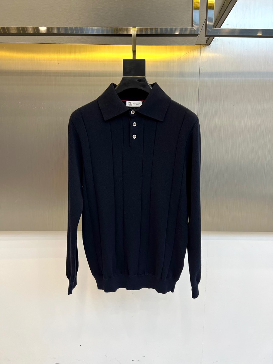 BC布鲁内洛·库奇内利、2025秋冬新品经典翻领针织衫，这款针织衫采用精纺棉质面料，100%棉材质确保亲