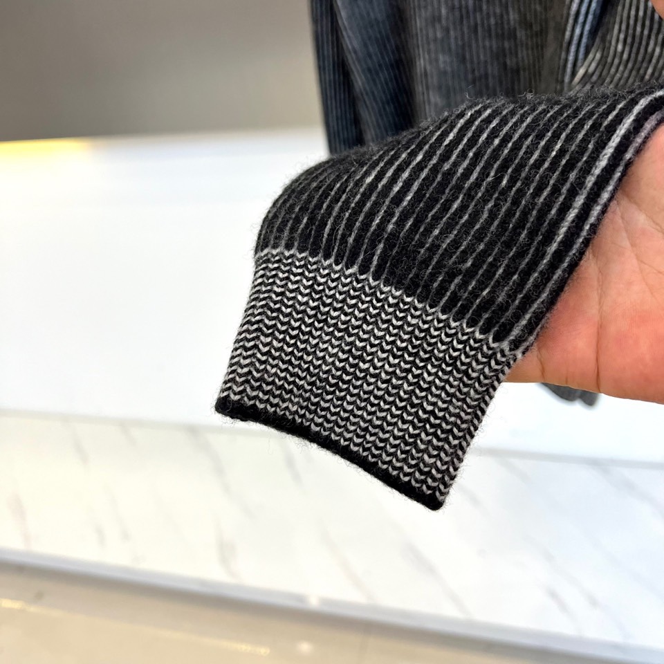 Brunello cucinelli-BC，2025秋冬新品半拉链针织衫，以简约设计诠释现代优雅风范。款