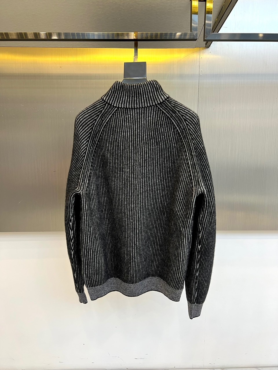 Brunello cucinelli-BC，2025秋冬新品半拉链针织衫，以简约设计诠释现代优雅风范。款