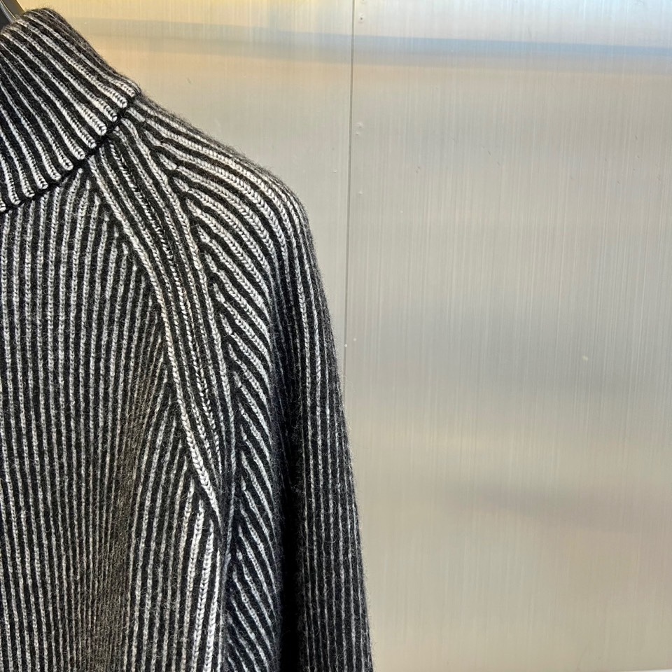 Brunello cucinelli-BC，2025秋冬新品半拉链针织衫，以简约设计诠释现代优雅风范。款