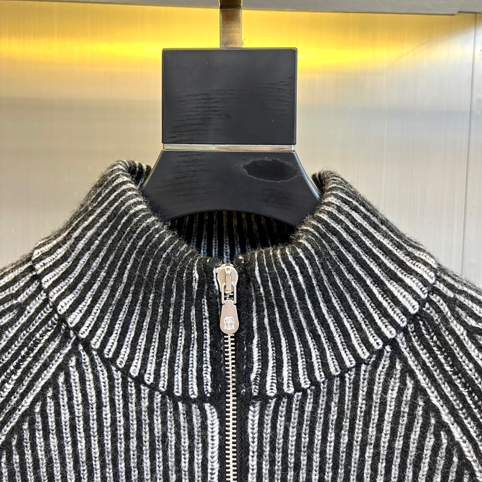 Brunello cucinelli-BC，2025秋冬新品半拉链针织衫，以简约设计诠释现代优雅风范。款