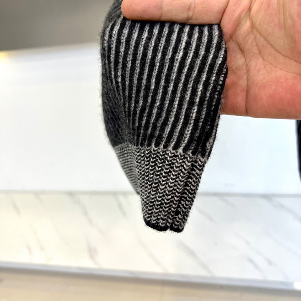 Brunello cucinelli-BC，2025秋冬新品半拉链针织衫，以简约设计诠释现代优雅风范。款