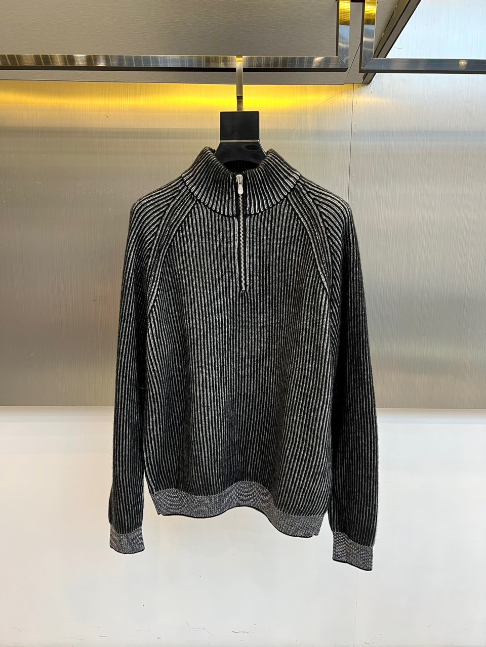 Brunello cucinelli-BC，2025秋冬新品半拉链针织衫，以简约设计诠释现代优雅风范。款