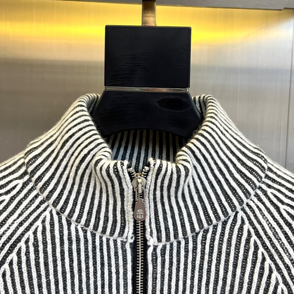 Brunello cucinelli-BC，2025秋冬新品半拉链针织衫，以简约设计诠释现代优雅风范。款