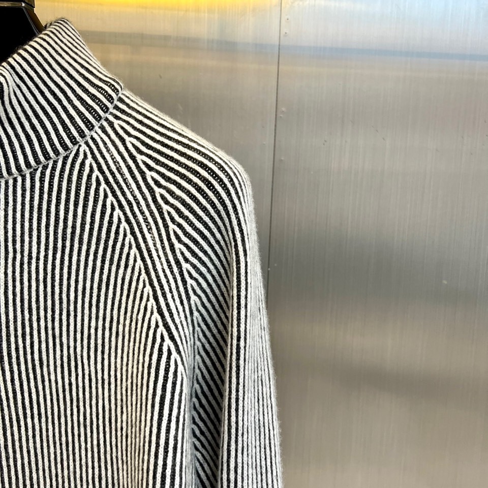 Brunello cucinelli-BC，2025秋冬新品半拉链针织衫，以简约设计诠释现代优雅风范。款