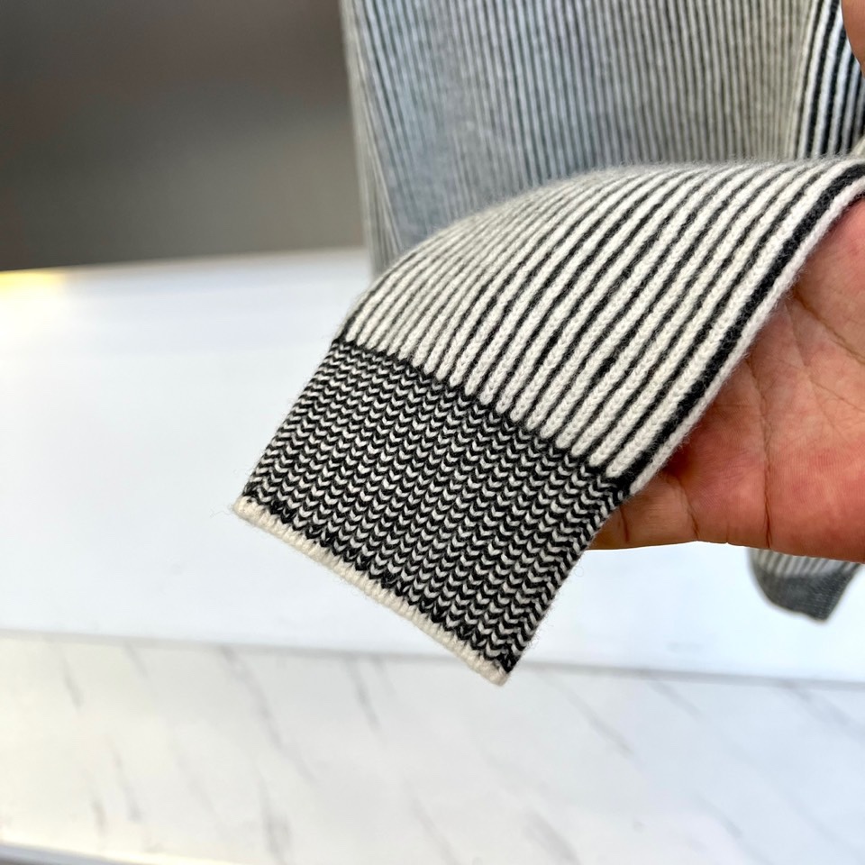 Brunello cucinelli-BC，2025秋冬新品半拉链针织衫，以简约设计诠释现代优雅风范。款