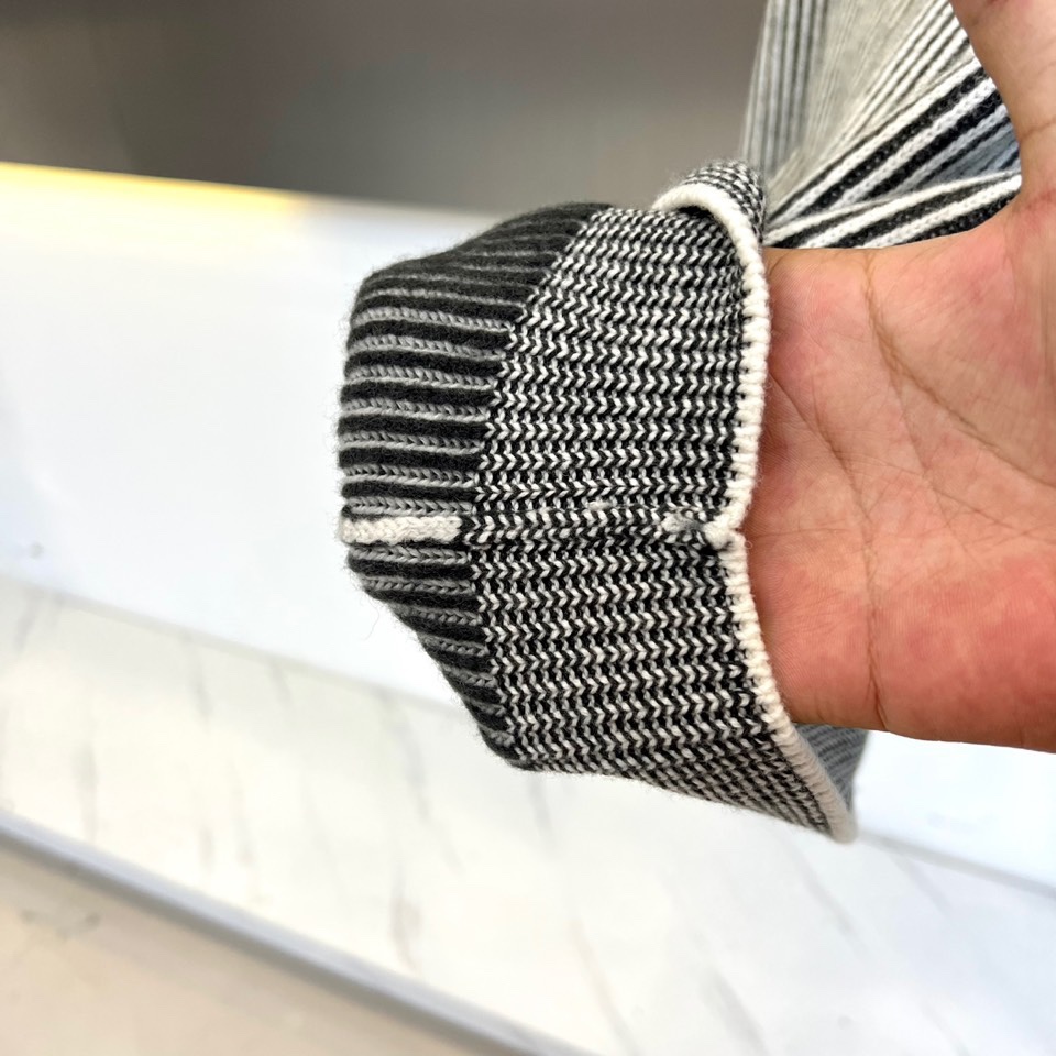 Brunello cucinelli-BC，2025秋冬新品半拉链针织衫，以简约设计诠释现代优雅风范。款