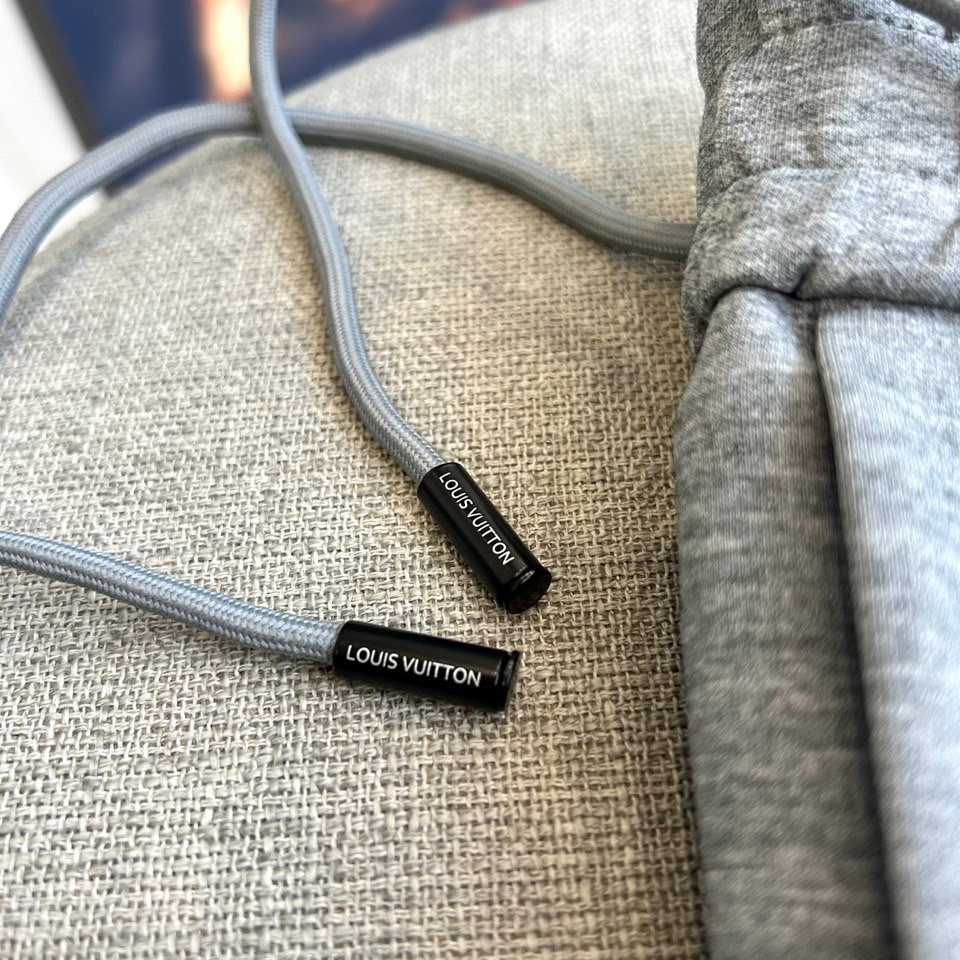 1v威登、 2025s秋冬新款空气层棉质抽绳卫裤，男士经典印花徽标时尚运动休闲抽绳卫裤！采用客供进口26