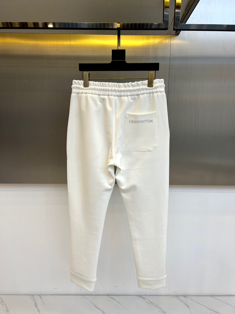 1v威登、 2025s秋冬新款空气层棉质抽绳卫裤，男士经典印花徽标时尚运动休闲抽绳卫裤！采用客供进口26