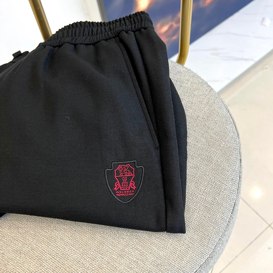 BC-2025秋冬新品 BRUNELLO CUCINELLI休闲裤，松紧腰头搭配同色系抽绳设计，两侧斜插