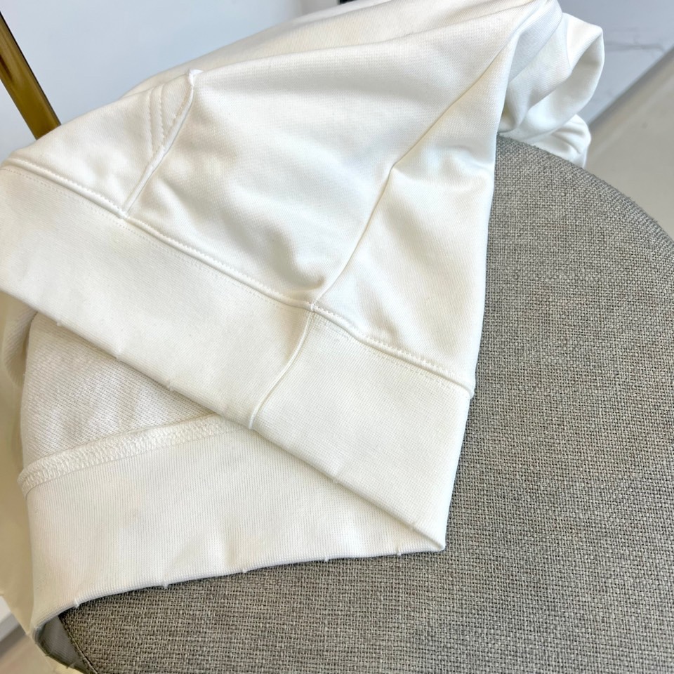 Acne Studios -STOCKHOLM 1996，2025秋冬连帽套头卫衣。以极简笔触勾勒当代衣