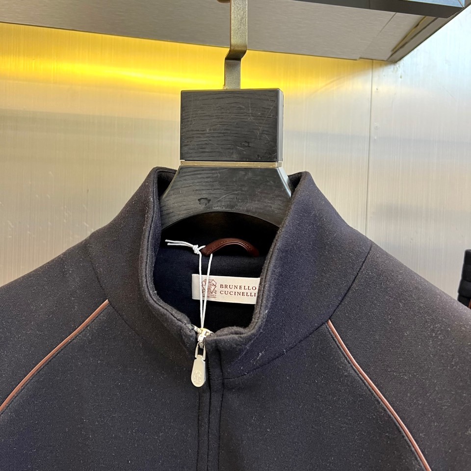 Brunello Cucinelli-BC-2025秋冬新品羊毛空气层运动套装，这款运动套装以立领拉链外