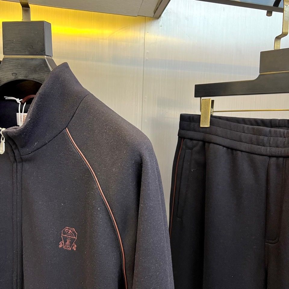 Brunello Cucinelli-BC-2025秋冬新品羊毛空气层运动套装，这款运动套装以立领拉链外