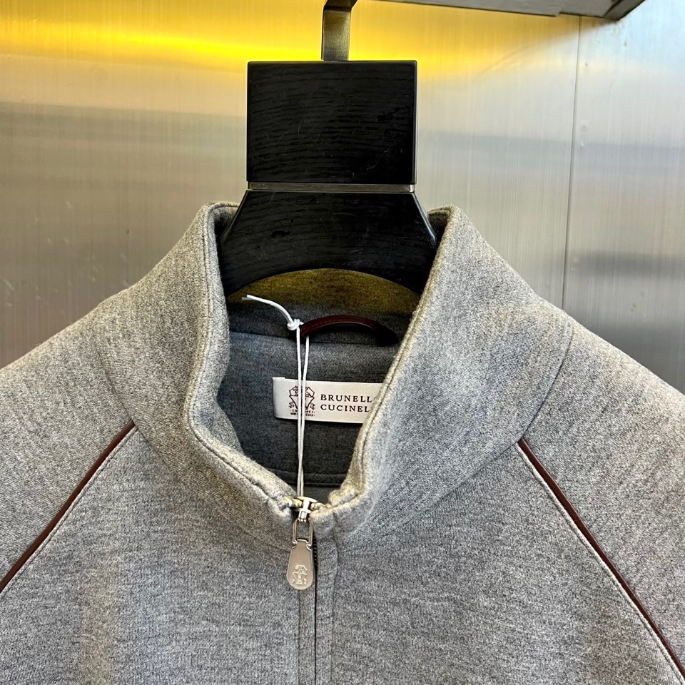 Brunello Cucinelli-BC-2025秋冬新品羊毛空气层运动套装，这款运动套装以立领拉链外
